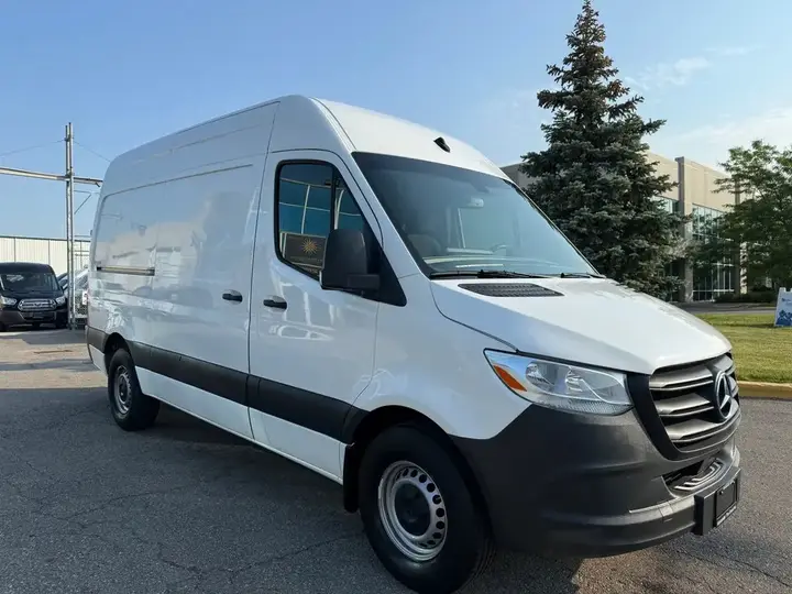 Mercedes-Benz Sprinter 2023 photo 4