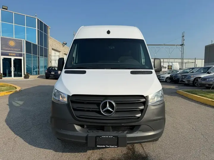 Mercedes-Benz Sprinter 2023 photo 3