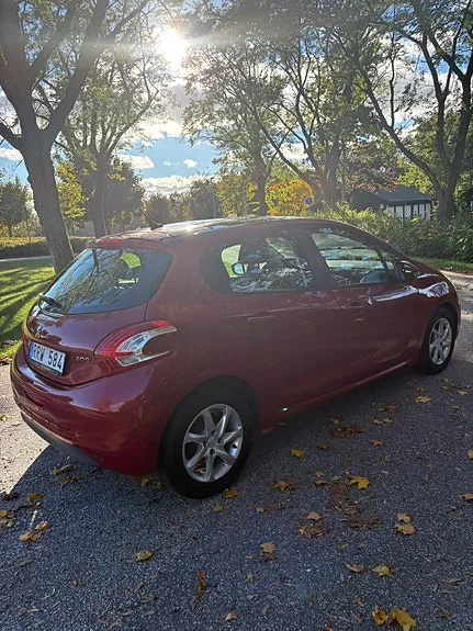 Peugeot 208 2013 photo 4