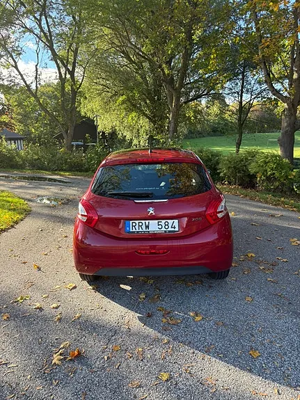 Peugeot 208 2013 photo 3