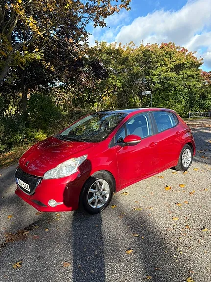 Peugeot 208 2013 photo 2