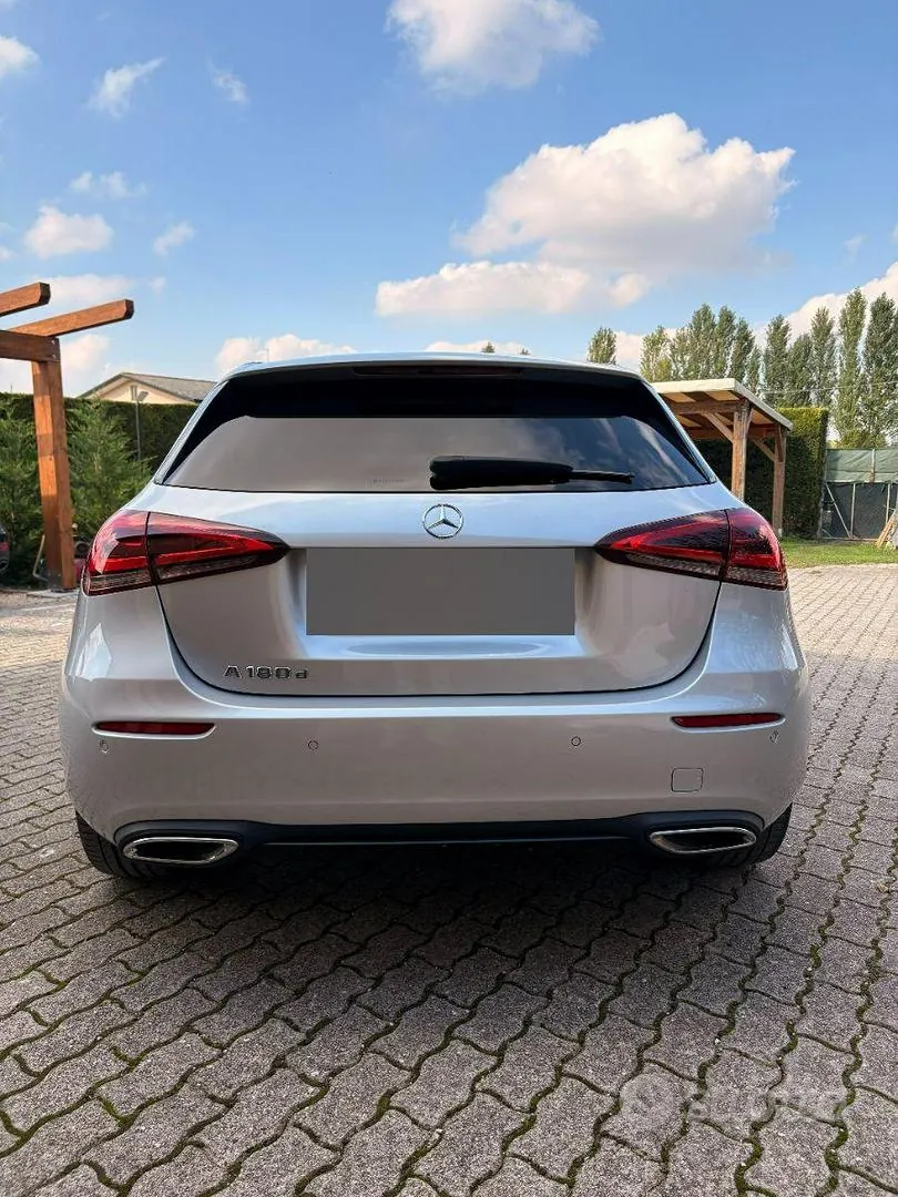 Mercedes-Benz A180D 2022 photo 3