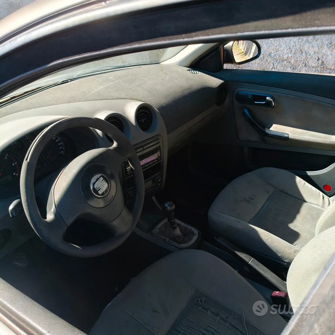 Seat Ibiza 2003 photo 4