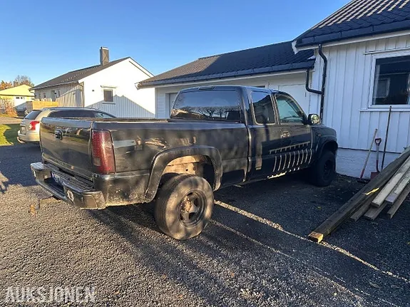 Chevrolet Silverado 2002 photo 3