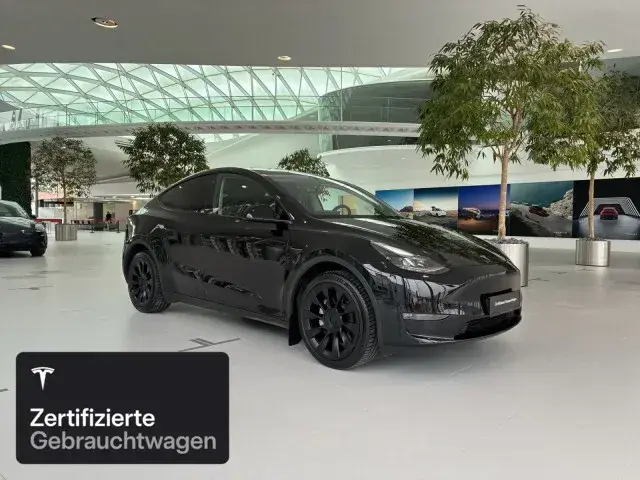 Tesla Model Y 2023 photo 2