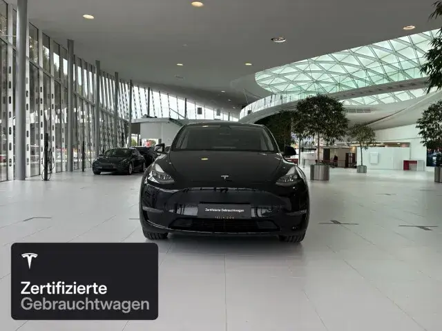 Tesla Model Y 2023 photo 3