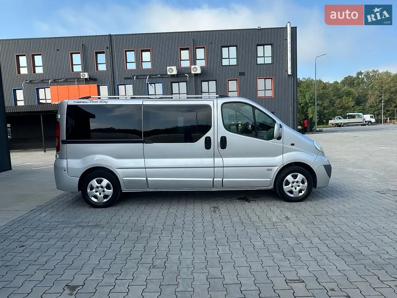 Opel Vivaro 2012 photo 2