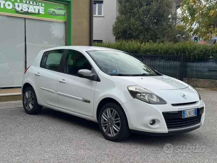 Renault Clio 2012 photo 2