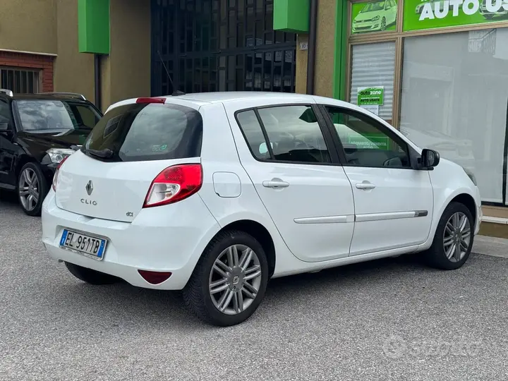 Renault Clio 2012 photo 4