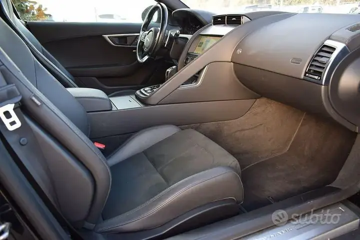 Jaguar F-Type 2022 photo 3