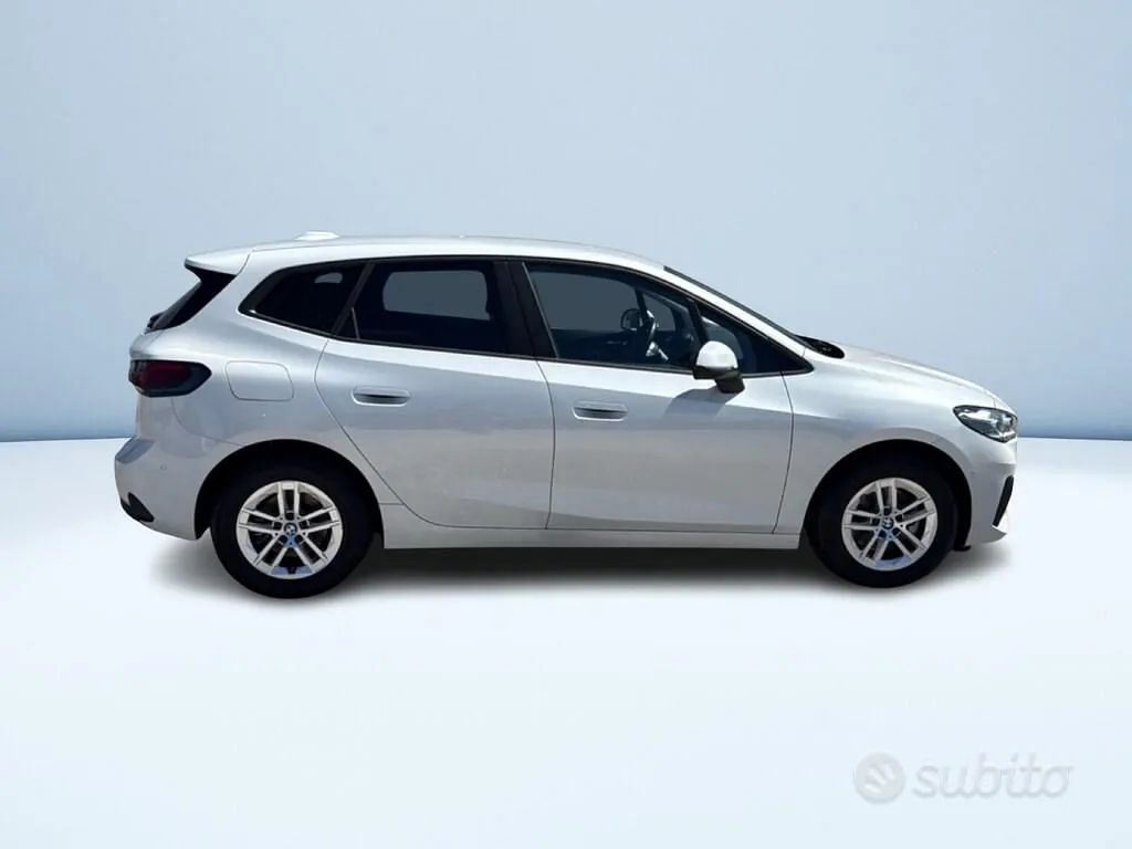 BMW 218D Active Tourer 2023 photo 4