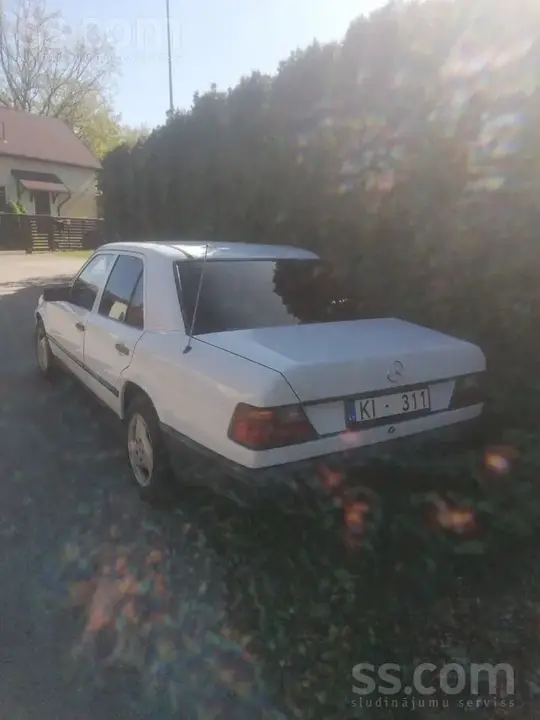 Mercedes-Benz E230 1986 photo 2