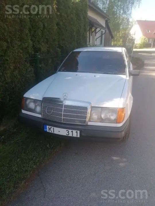 Mercedes-Benz E230
