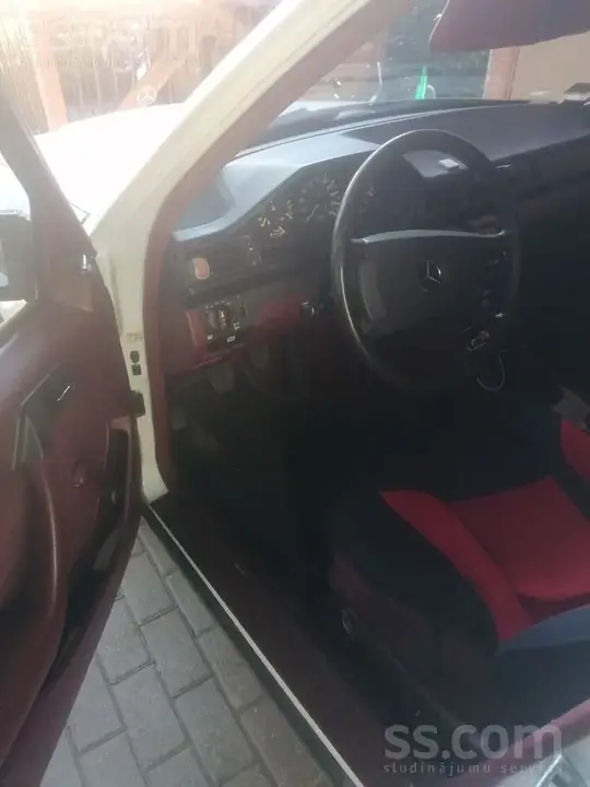 Mercedes-Benz E230 1986 photo 3