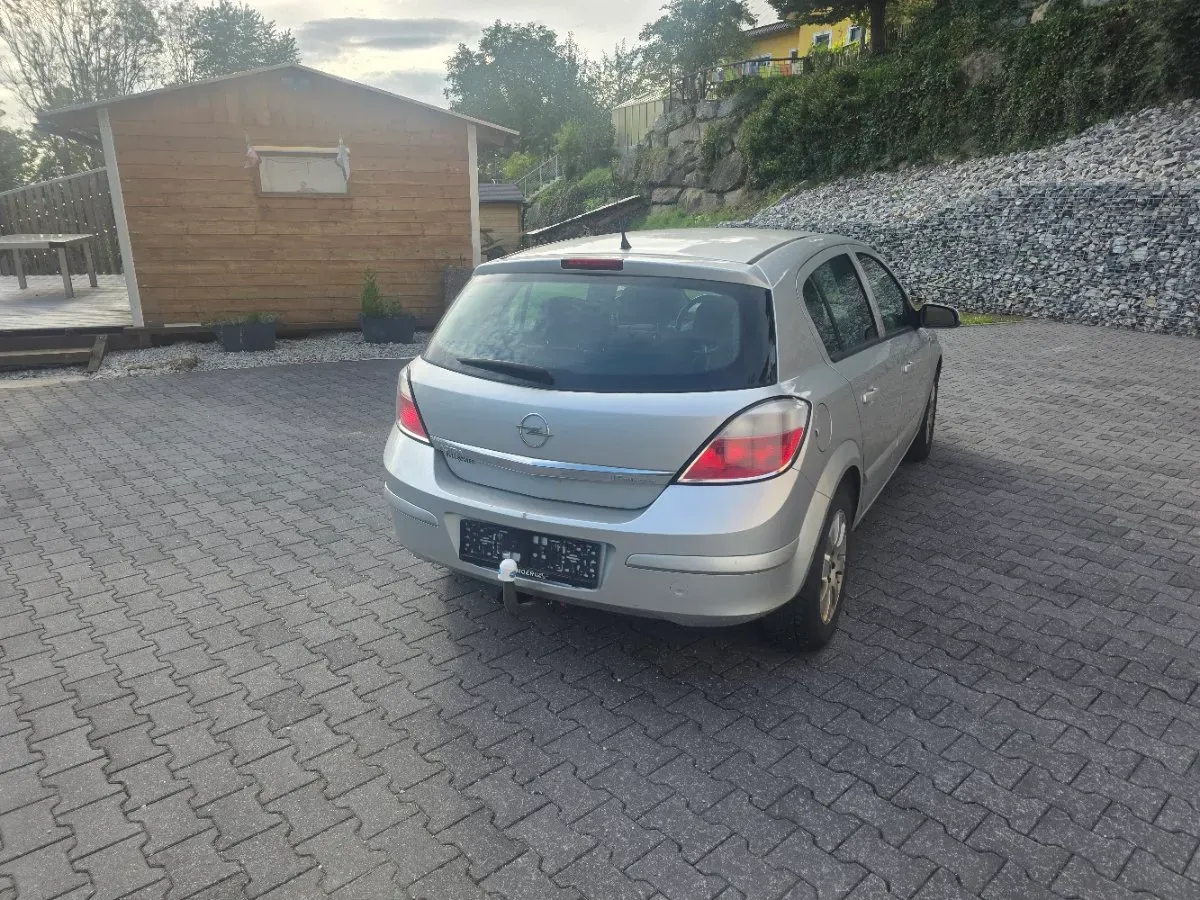 Opel Astra 2006 photo 2