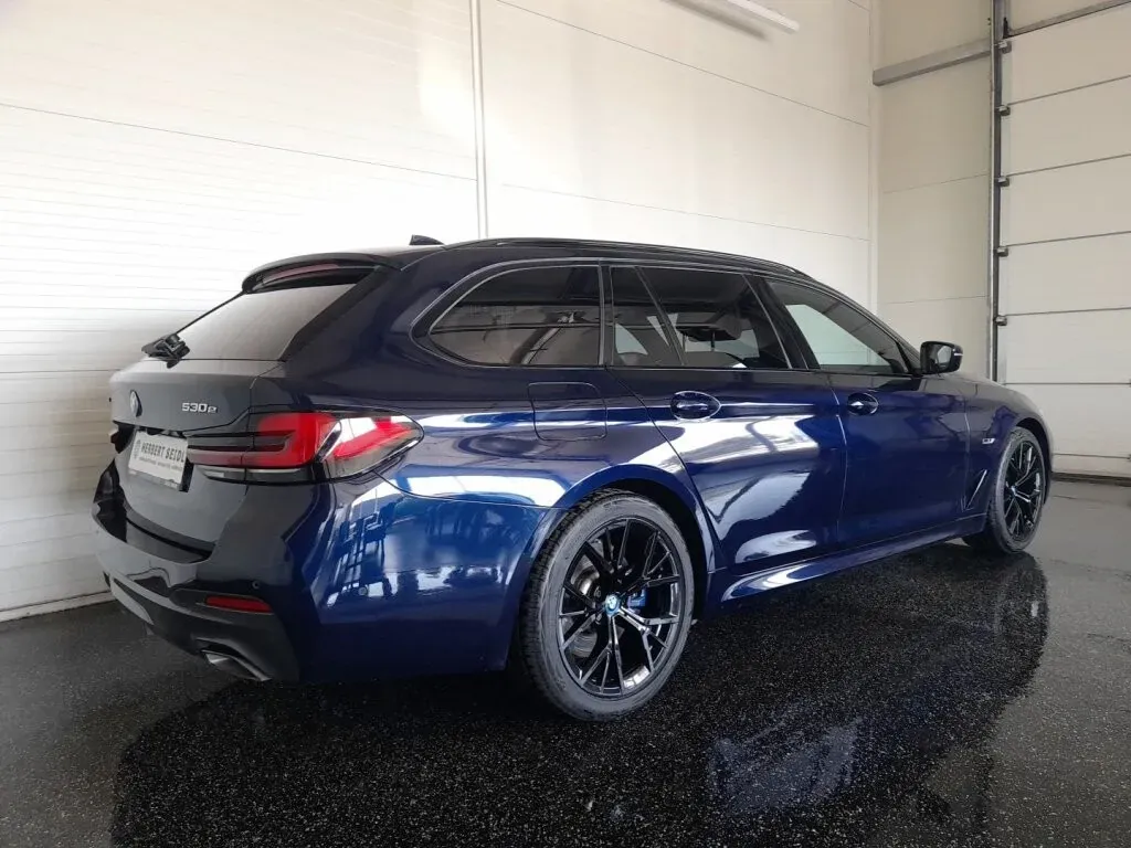 BMW 5 Series 2022 photo 2