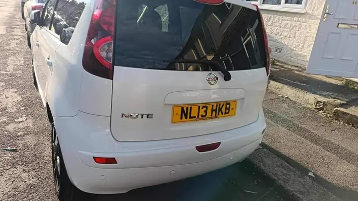 Nissan Note 2013 photo 2