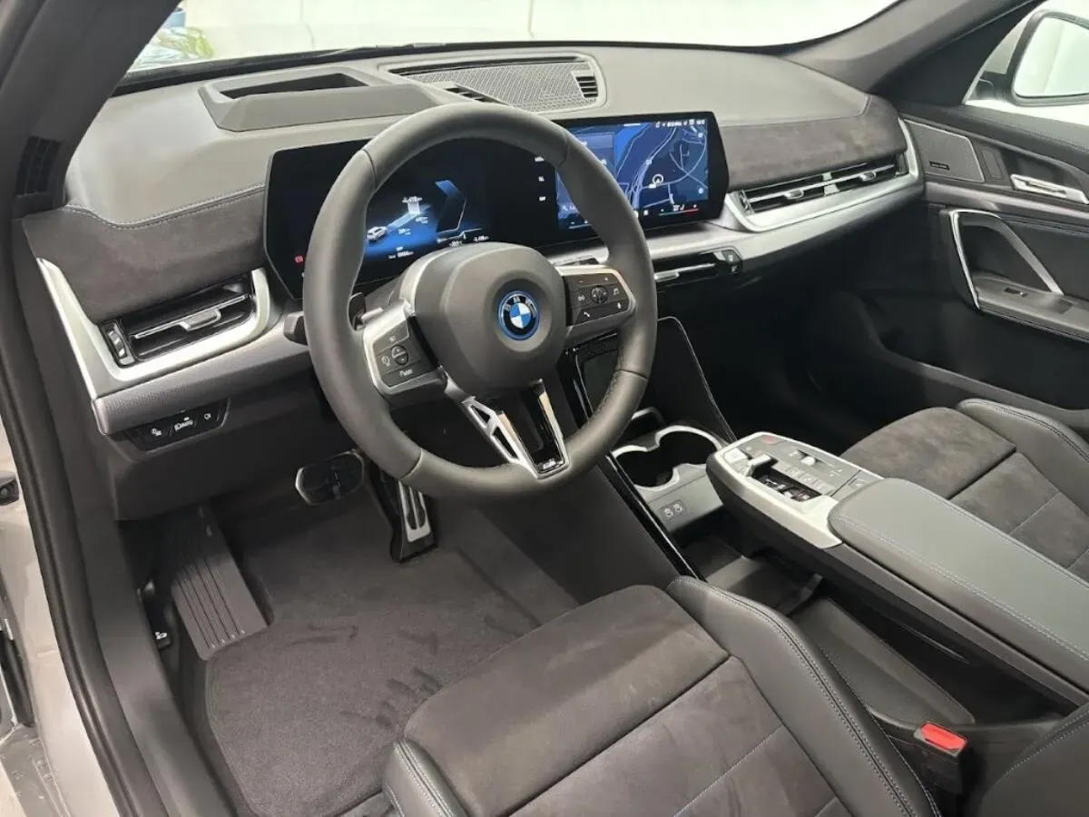 BMW Ix1 2026 photo 3