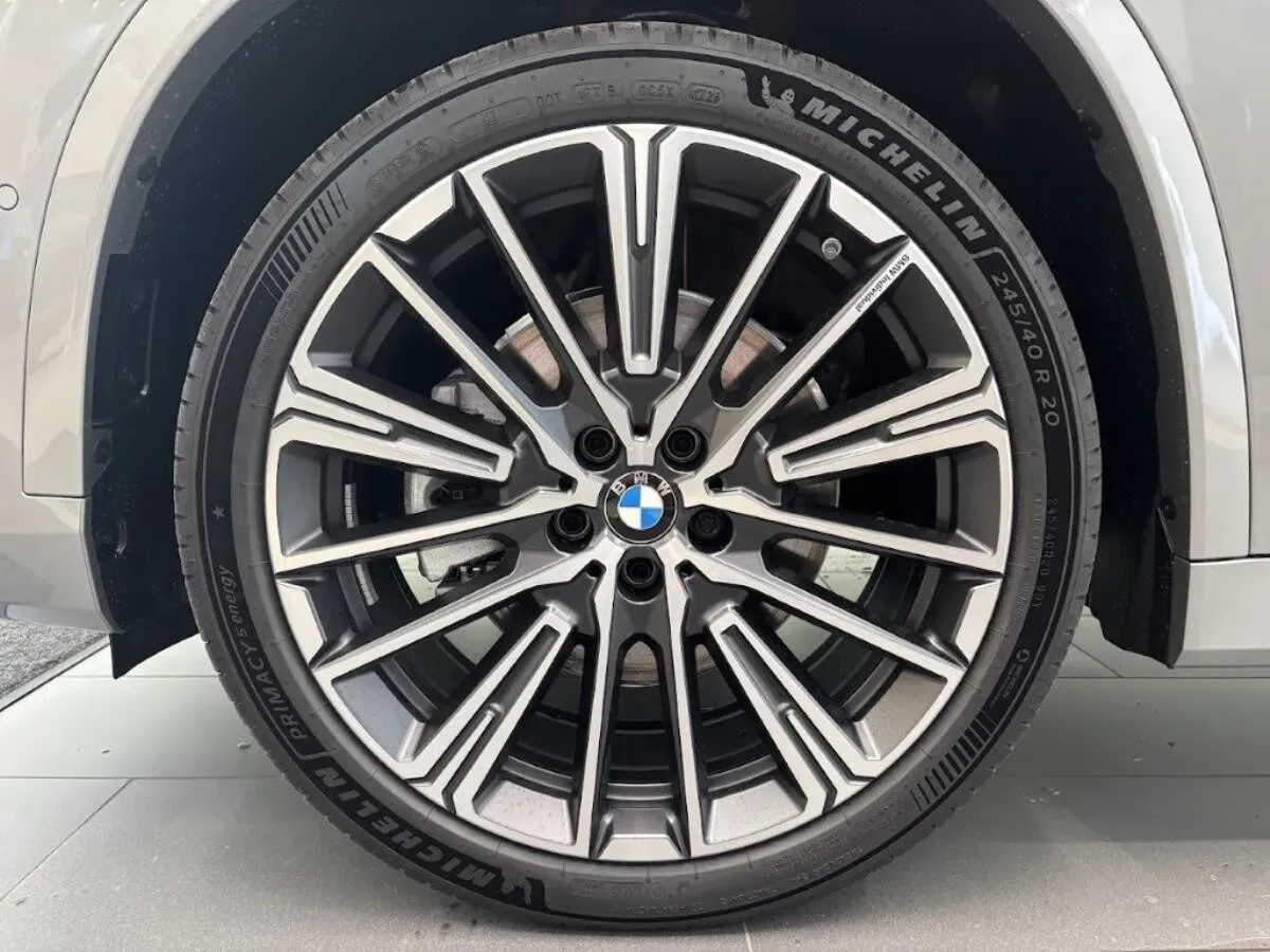 BMW Ix1 2026 photo 2