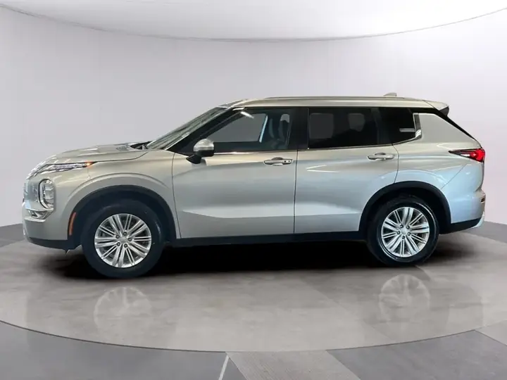 Mitsubishi Outlander 2024 photo 2
