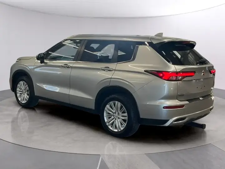 Mitsubishi Outlander 2024 photo 3