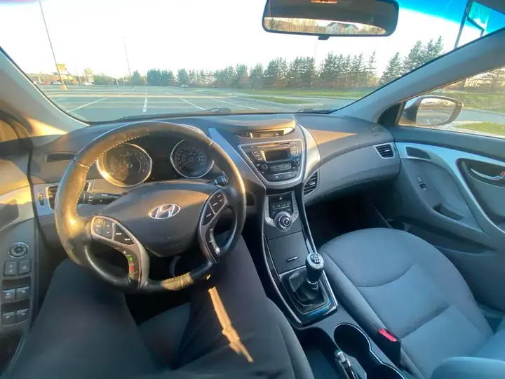 Hyundai Elantra 2013 photo 2