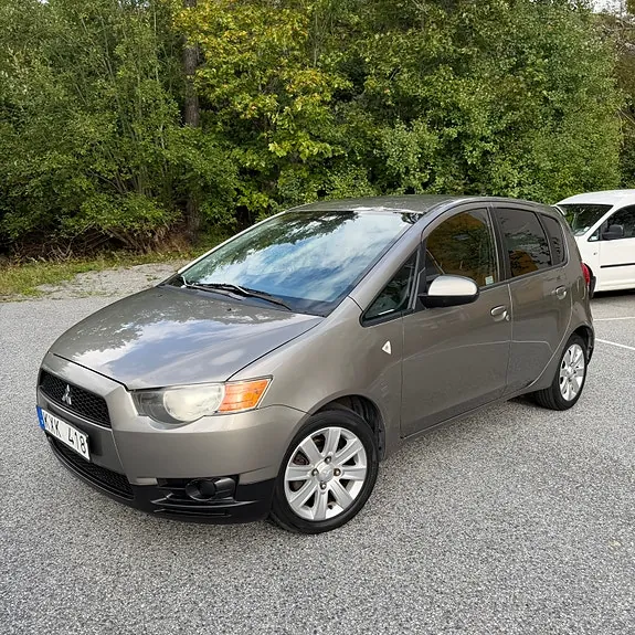 Mitsubishi Colt 2011 photo 2