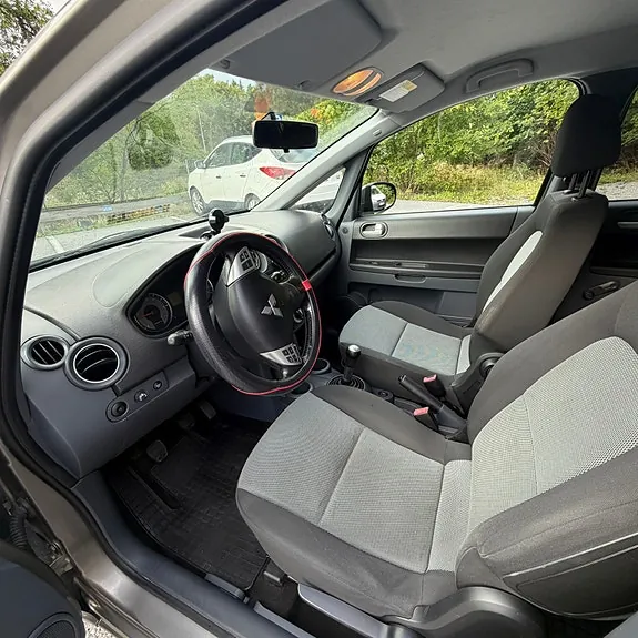 Mitsubishi Colt 2011 photo 5
