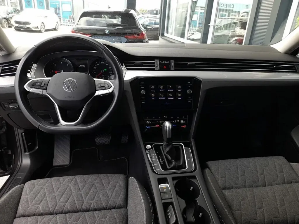 Volkswagen Passat 2023 photo 3
