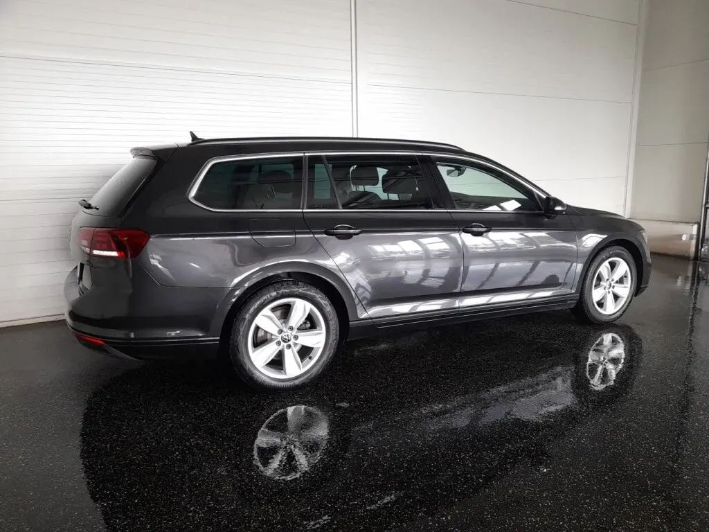 Volkswagen Passat 2023 photo 2