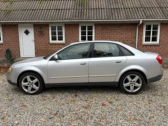 Audi A4 2002 photo 2