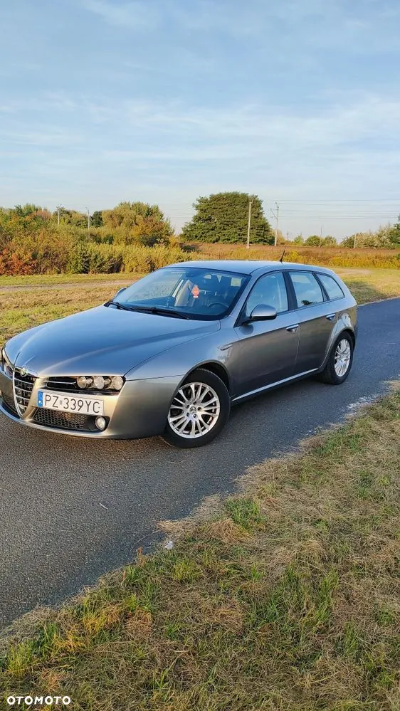 Alfa Romeo 159 Sportwagon 2010 photo 2