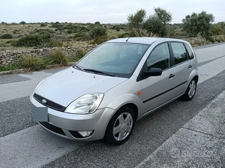 Ford Fiesta 2002 photo 2