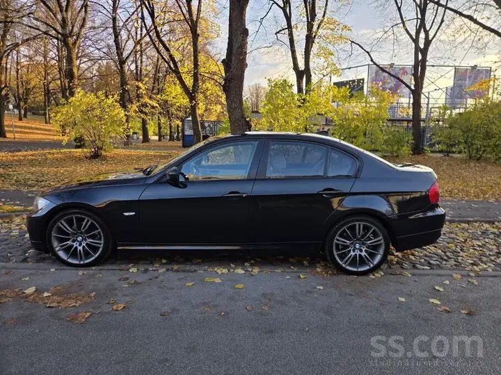 BMW 320I 2010 photo 4