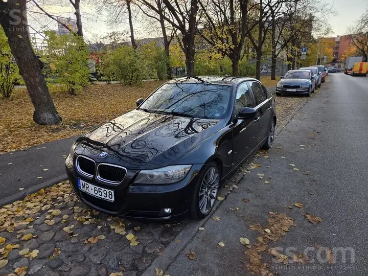 BMW 320I 2010 photo 3