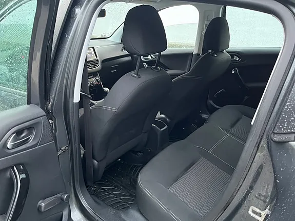 Peugeot 208 2015 photo 5
