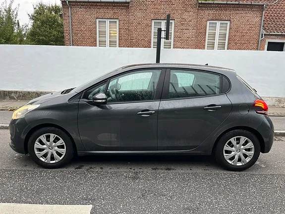 Peugeot 208 2015 photo 2