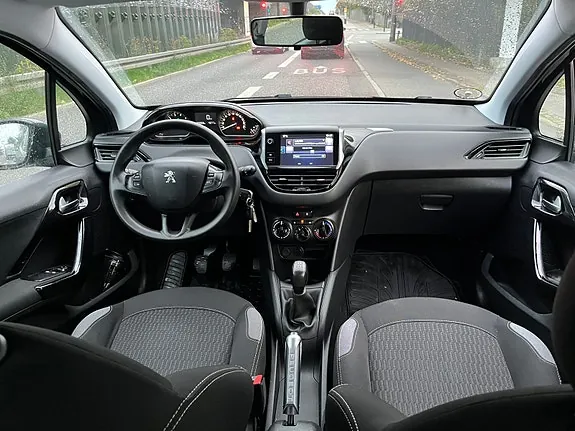 Peugeot 208 2015 photo 4