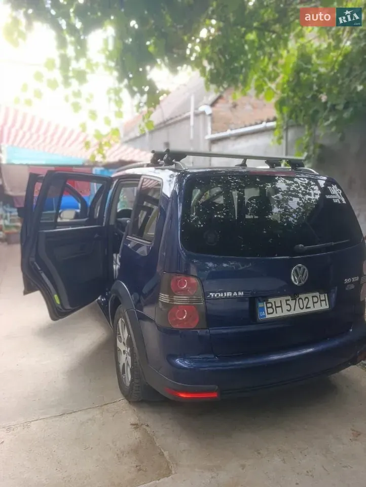 Volkswagen Cross Touran 2008 photo 4