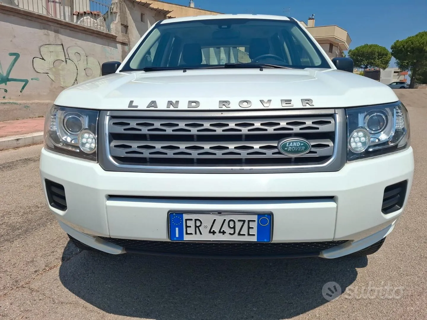 Land Rover Freelander 2013 photo 2