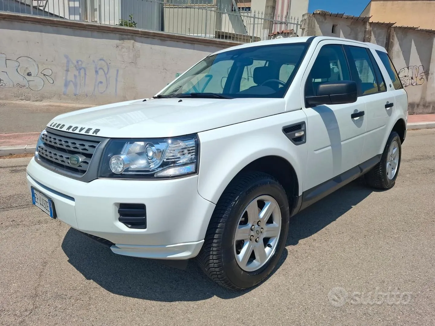 Land Rover Freelander 2013 photo 3