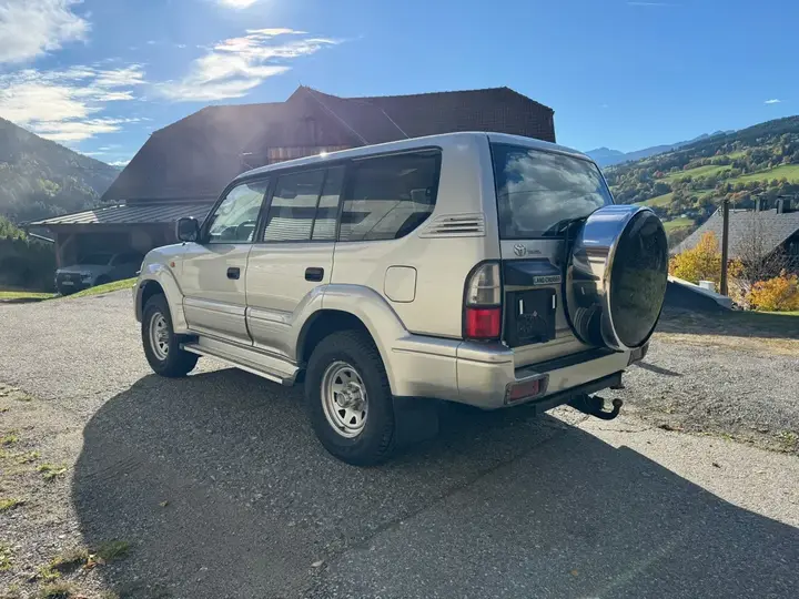 Toyota Land Cruiser 2001 photo 3