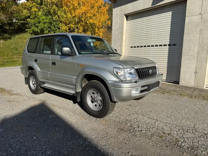 Toyota Land Cruiser 2001 photo 2