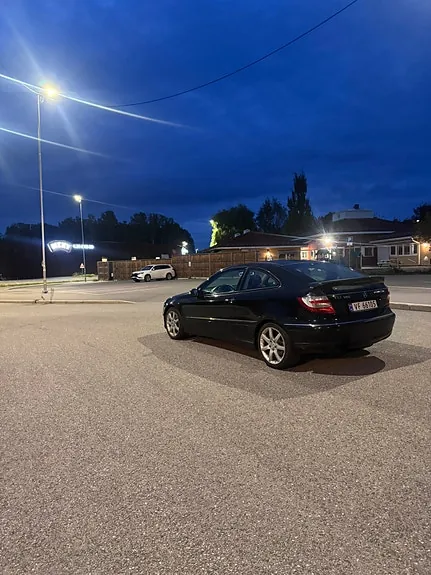 Mercedes-Benz C180 2004 photo 3