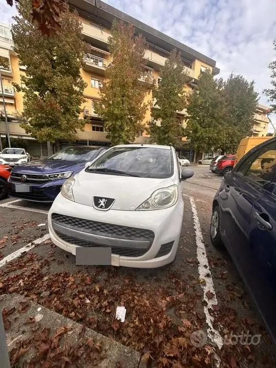 Peugeot 107 2011 photo 2