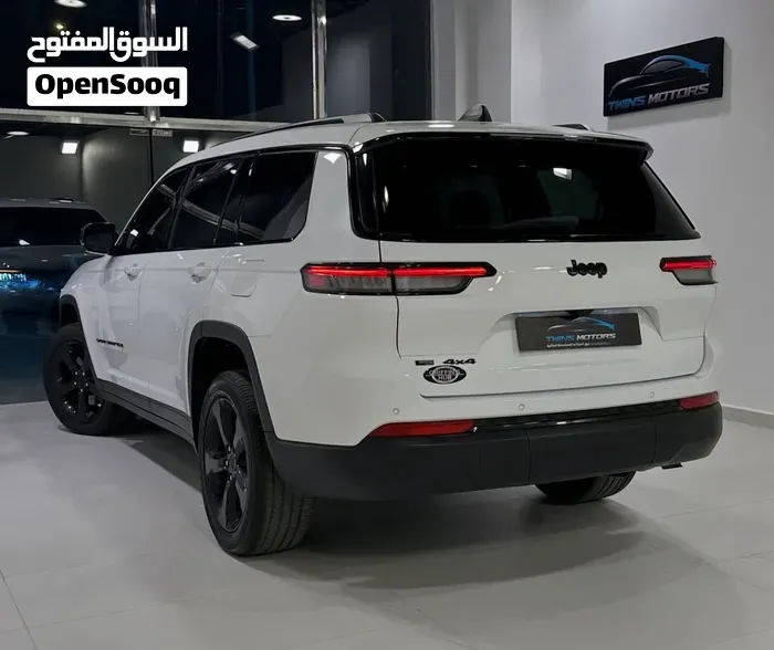 Jeep Grand Cherokee 2023 photo 3