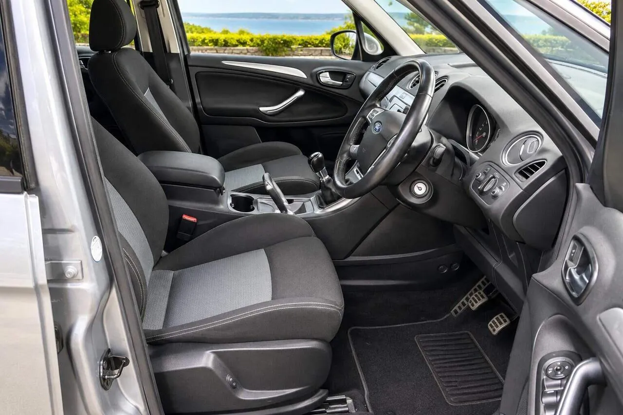 Ford S-Max 2010 photo 2