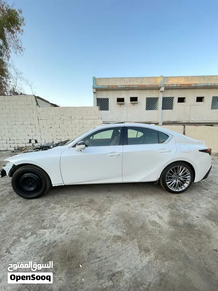 Lexus Is 300 2025 photo 2