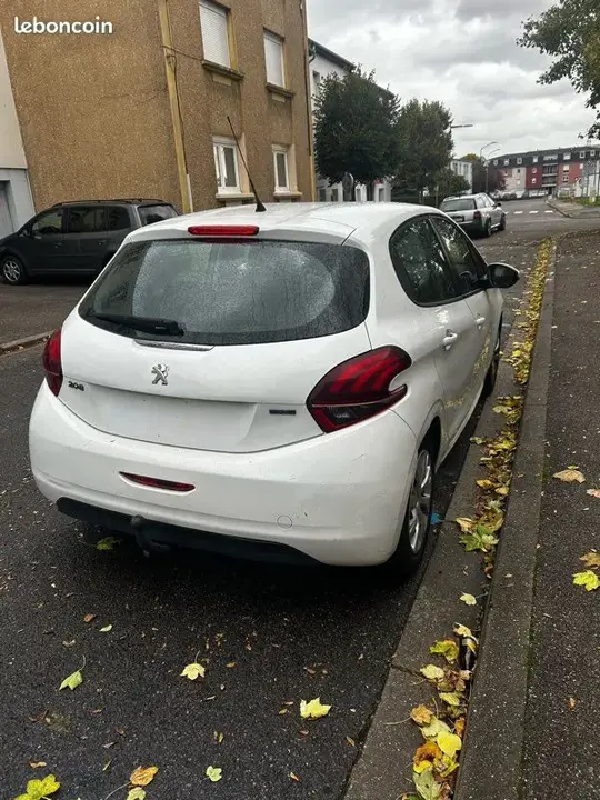 Peugeot 208 2016 photo 2