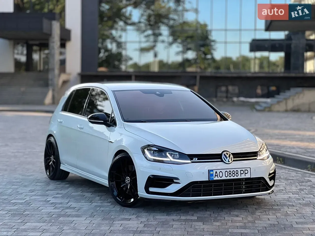 Volkswagen Golf R 2017 photo 2